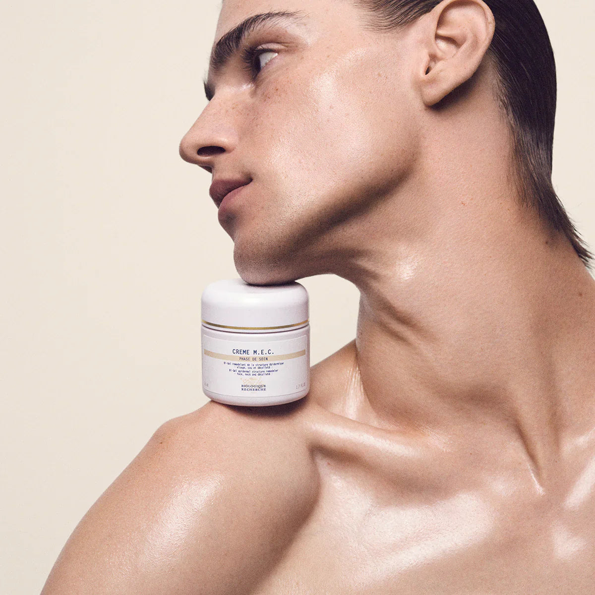 How to Choose the Right Anti-Aging Products for Sensitive Skin